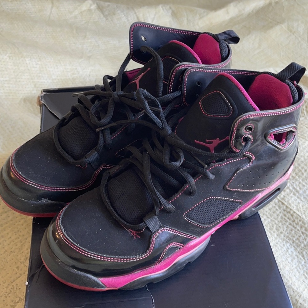 Ladies tennis shoes